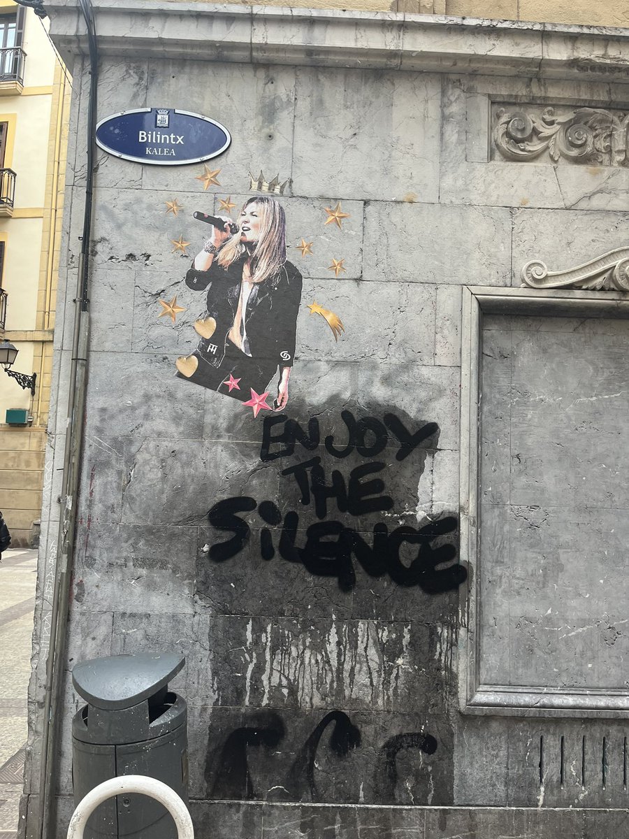 eltipografico's tweet photo. Han limpiado la pared de las “Amaia Monteros” https://t.co/U4eclGg5OZ