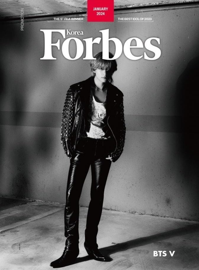 sugamihoney's tweet photo. Taehyung figura como el mejor ídolo de 2023 por Forbes Corea 😍 

COMENTEN Y DEN RT POR 🐻‼️

CONGRATULATIONS TAEHYUNG 
FORBES KOREA BEST IDOL https://t.co/xQZ9OYKL43