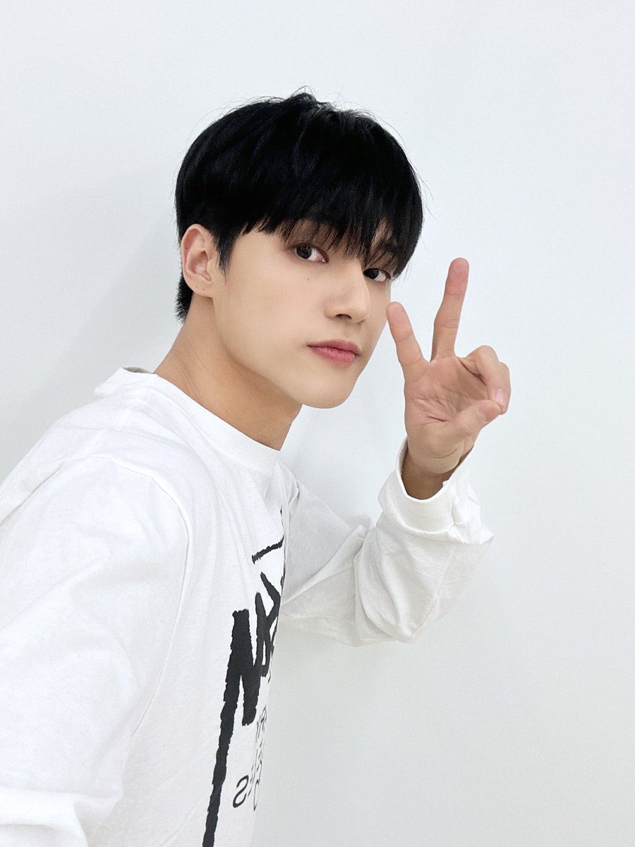 ATEEZofficial's tweet photo. [#우영] 얼마 남지 않은 2023년 화이팅☺
#ATEEZ #에이티즈 https://t.co/4GtIrqI24E