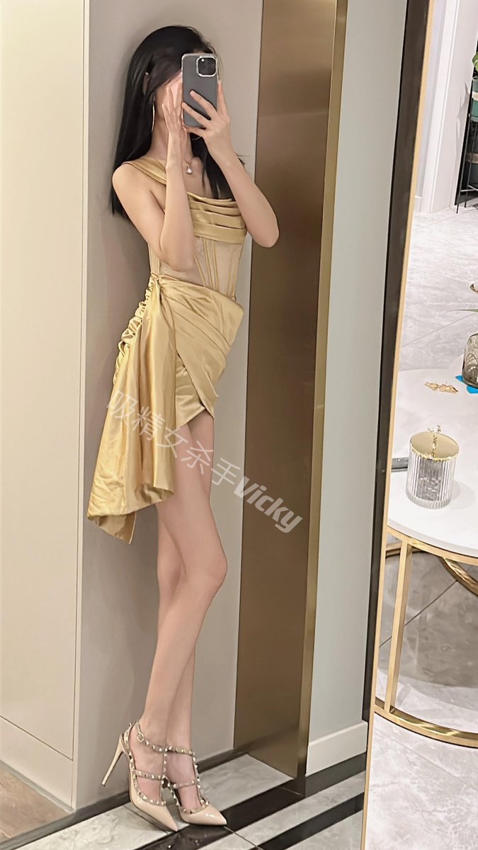 KillerVicky520's tweet photo. 我想没有人能够拒绝我

#丝袜 #肉丝
#无内丝袜 #美腿丝袜
 #美腿 #长腿 #御姐 #女神 #模特
 #高跟鞋 #高跟丝袜 #原味丝袜 https://t.co/Ts5QMcPo2T