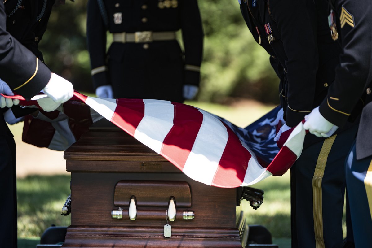 USArmyFortSill's tweet photo. Attention all Patriots! Fort Sill National Cemetery just received burial requests for four unclaimed veterans. These heroes served during the Vietnam War Era and are set to be laid to rest alone.

📍 Fort Sill National Cemetery
📅 Thursday, December 28th
🕚 11:00 AM https://t.co/HTMpMtJqtH