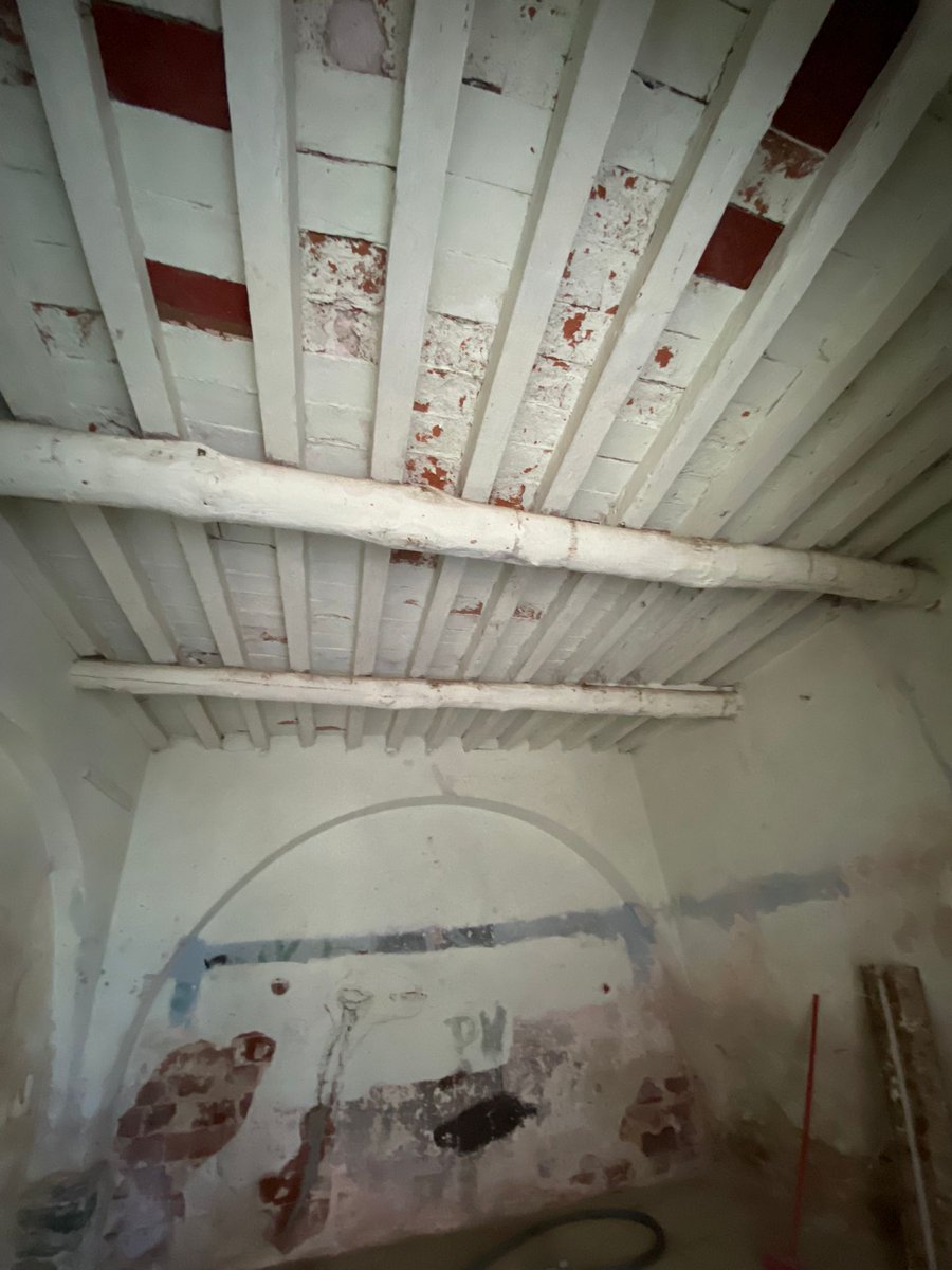 CleanHomeCorse's tweet photo. Sablage par Aerogommage des poutres et plafond en briques rouges. https://t.co/3OCJCUosXL