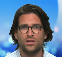 DrSandroDemaio's tweet photo. @theprojecttv @SandroDemaio The secret to simulating worry lines on a Botox laced forehead is to work those eyebrows hard! 

I found I had to squint to stretch the skin flat again.  

Get some fruit and veg into you peope! 🍑🍆 https://t.co/WFrfthwF2e
