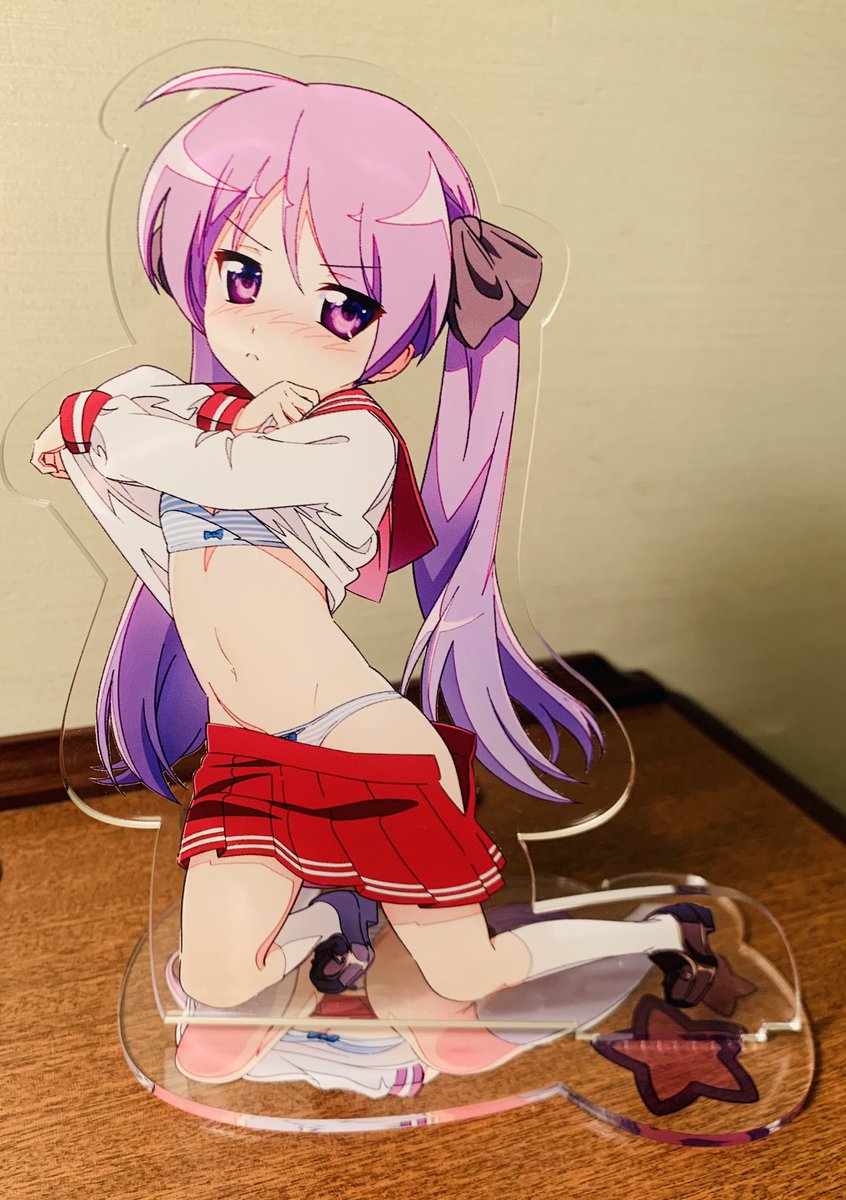 すみません。冬コミですがまだお湯すら出ない家のことなどあり、とても行ける状況ではないので欠席いたします。 スペースいただいたのに本当にすみません。  新刊はなかったのですが、かがみん・アクスタを冬コミで再販できたらと思って少し作ってましたので通販できればと思います。