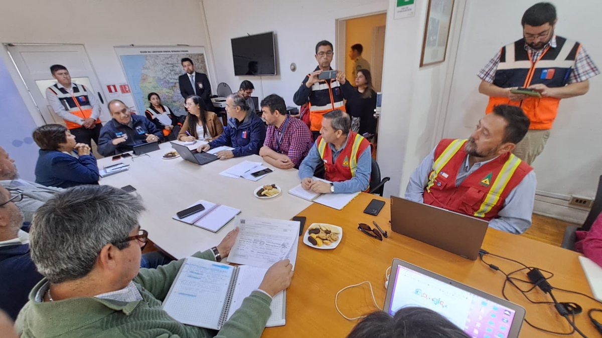 conaf_ohiggins's tweet photo. Gerente de Protección contra Incendios Forestales de CONAF Pablo Lobos, director regional de CONAF Oscar Galdames y Alexis Villa Jefe Depto. de Protección contra I.F., participan del 5to COGRID regional de Mitigación y Preparación junto a autoridades regionales.
#CONAFOHIGGINS https://t.co/5gMZSwXirl