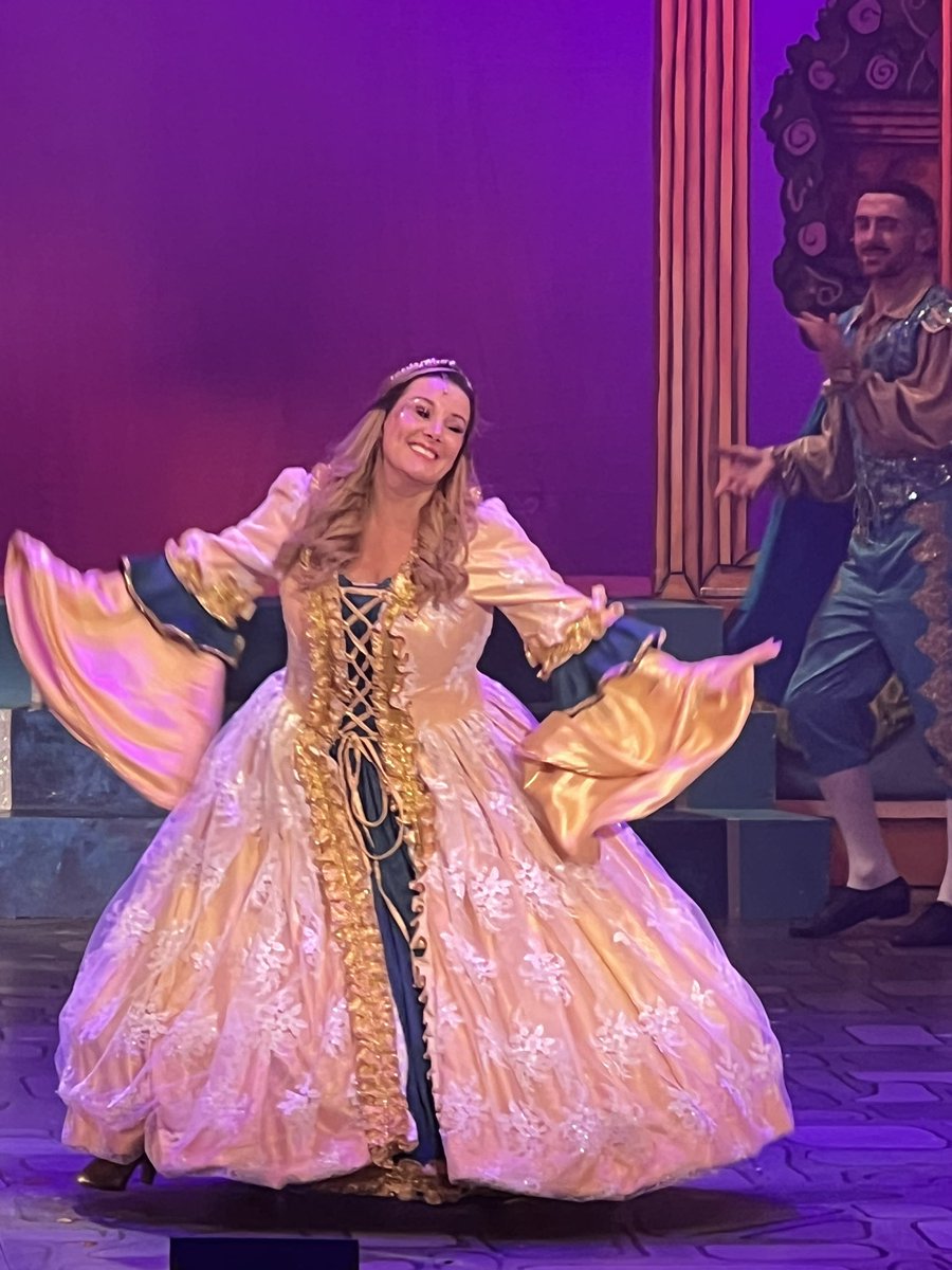 Great to see @scott_mills, @SamBaileyREAL and the entire cast of the 2023 @demontforthall Panto. A great show, with a well written script & many laughs. Check it out before it ends