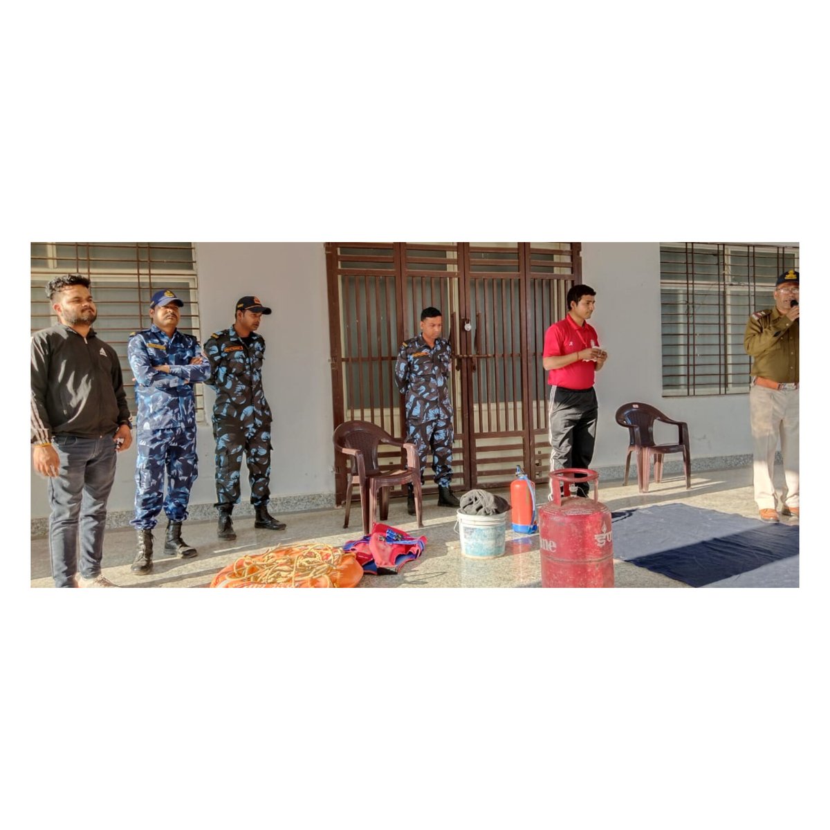 Neelesh55488950's tweet photo. राष्ट्रीय आपदा प्रबन्धन प्राधिकरण या NDMA, भारत सरकार के गृह मंत्रालय के निर्देशन पर  एसडीआरएफ मध्य प्रदेश के मार्गदर्शन पर सरकारी स्कूलों के बच्चे इन दिनों भूकंप, आगजनी और बाढ़ जैसी प्राकृतिक आपदाओं से निपटने के गुर सीखे रहे हैं। https://t.co/VbGeCnBIOz