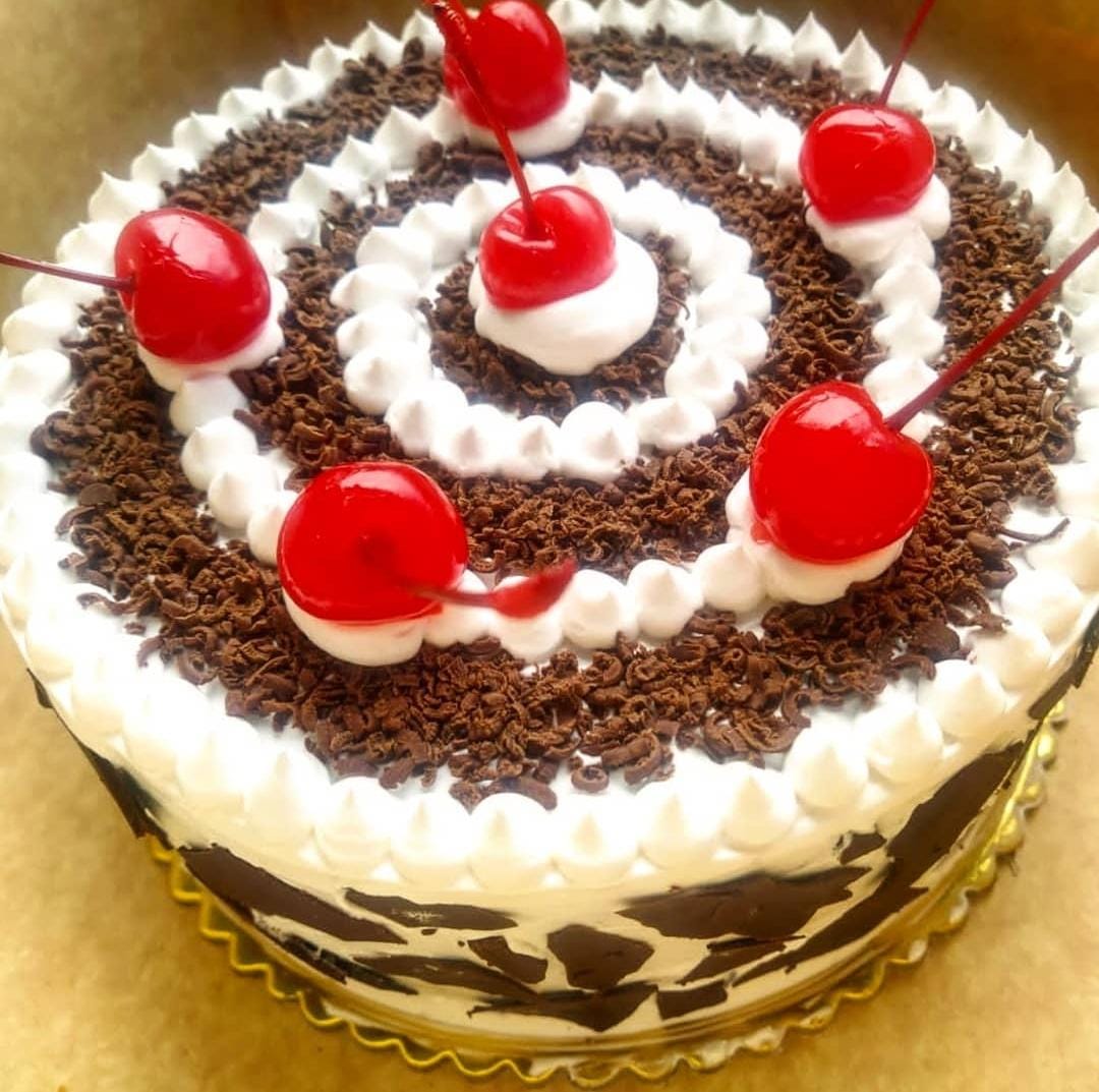 Aquí les dejamos nuestra deliciosa torta de Selva Negra 🤌✨

Las tenemos desde 1 kilo por $23, deliciosa, full relleno y que sin duda será el postre estrella de cualquier cena de fin de año!

Delivery para Caracas , Guarenas y Guatire 

📱0412-9706352
🍰 IG: MigosDolce