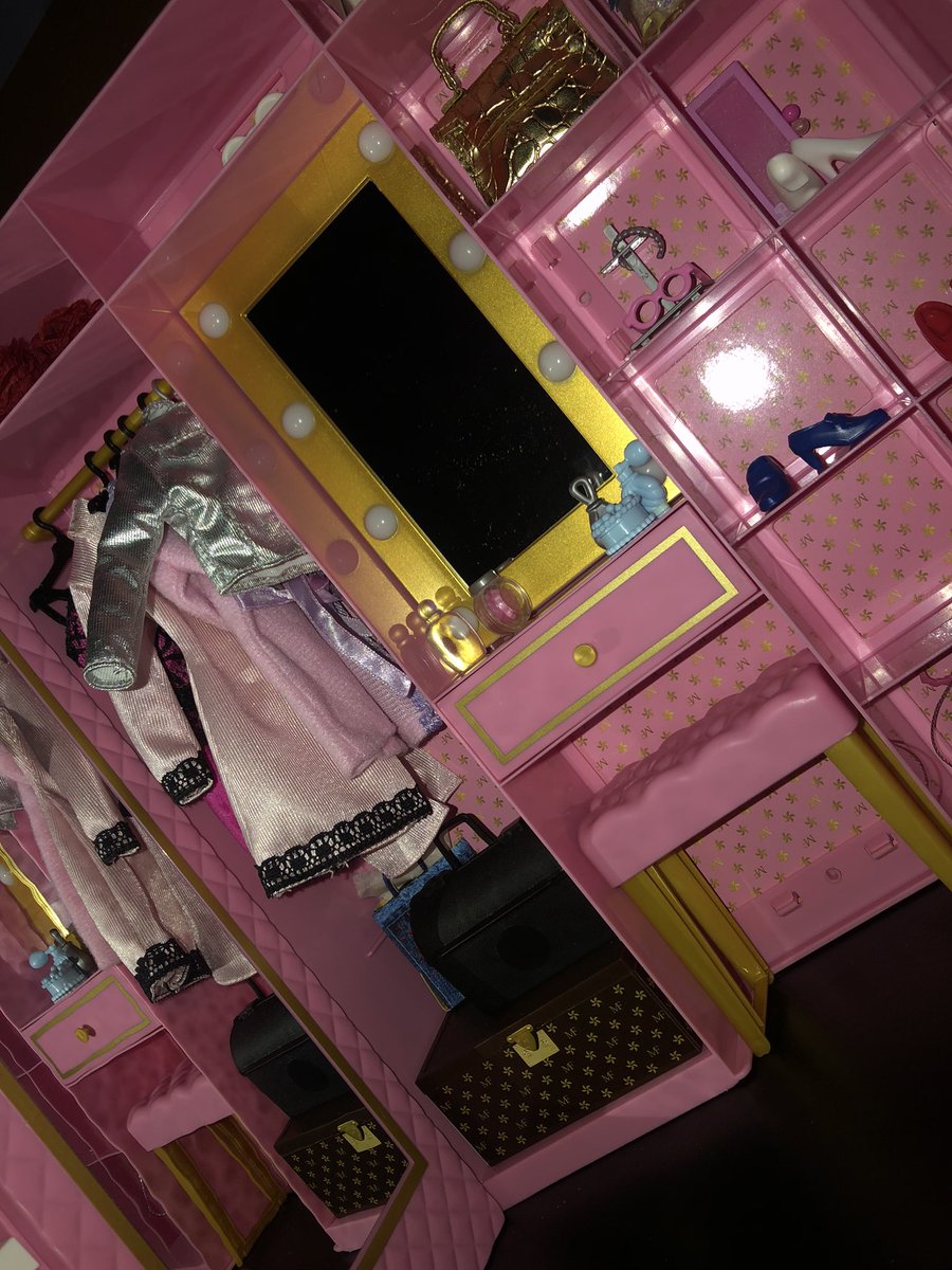 amordolls's tweet photo. Mini Brands closet 🎀 https://t.co/KhXODQvFF0