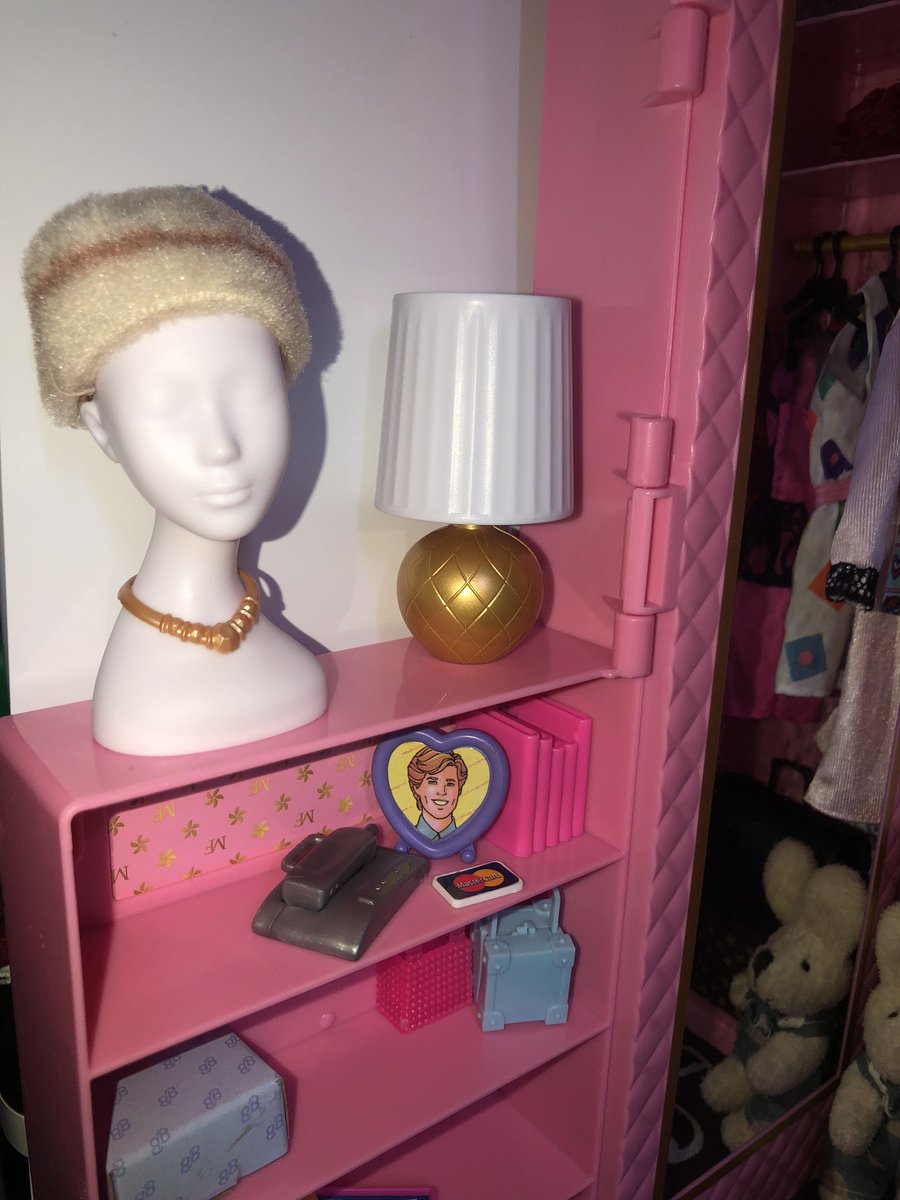 amordolls's tweet photo. Mini Brands closet 🎀 https://t.co/KhXODQvFF0