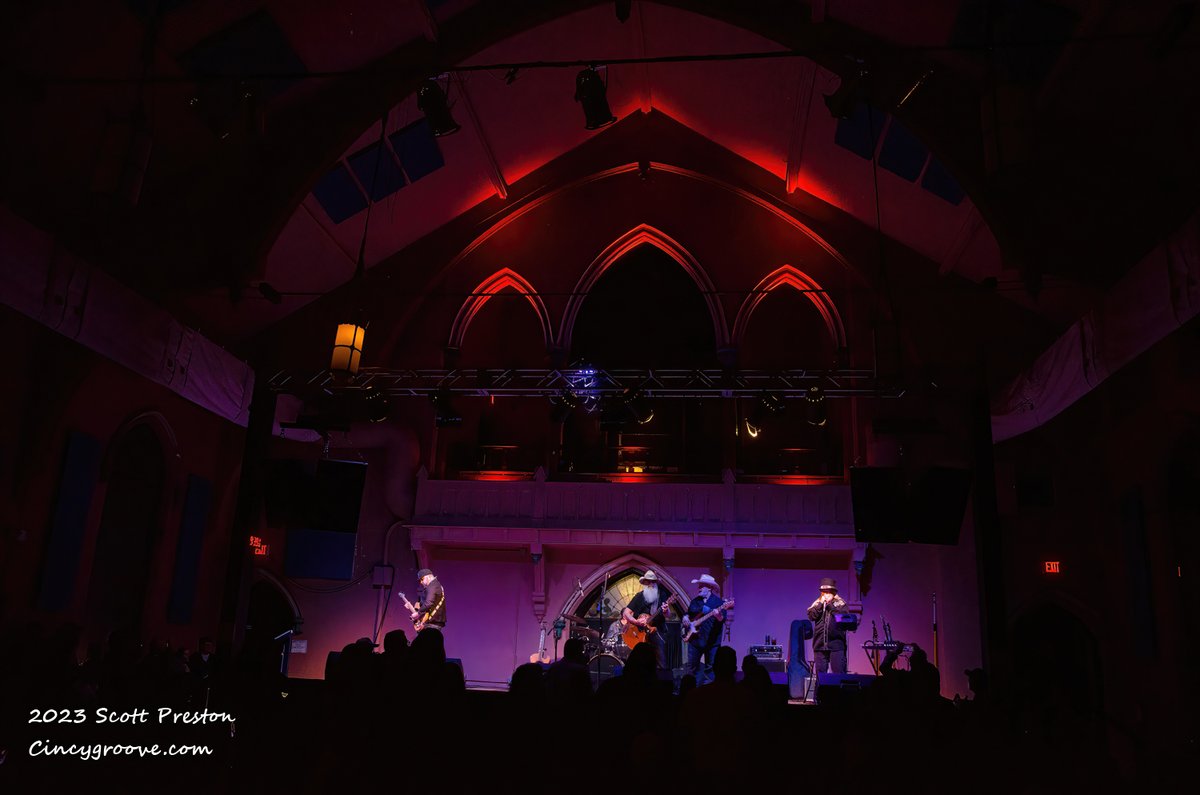 cincygroove's tweet photo. Dallas Moore, 12/22/23, Southgate House Revival, Newport, KY
 https://t.co/XE2u2fDHV4 #dallasmoore #southgatehouserevival #cincygroove @dallasmoore @SGHRevival https://t.co/KCExF9FycN