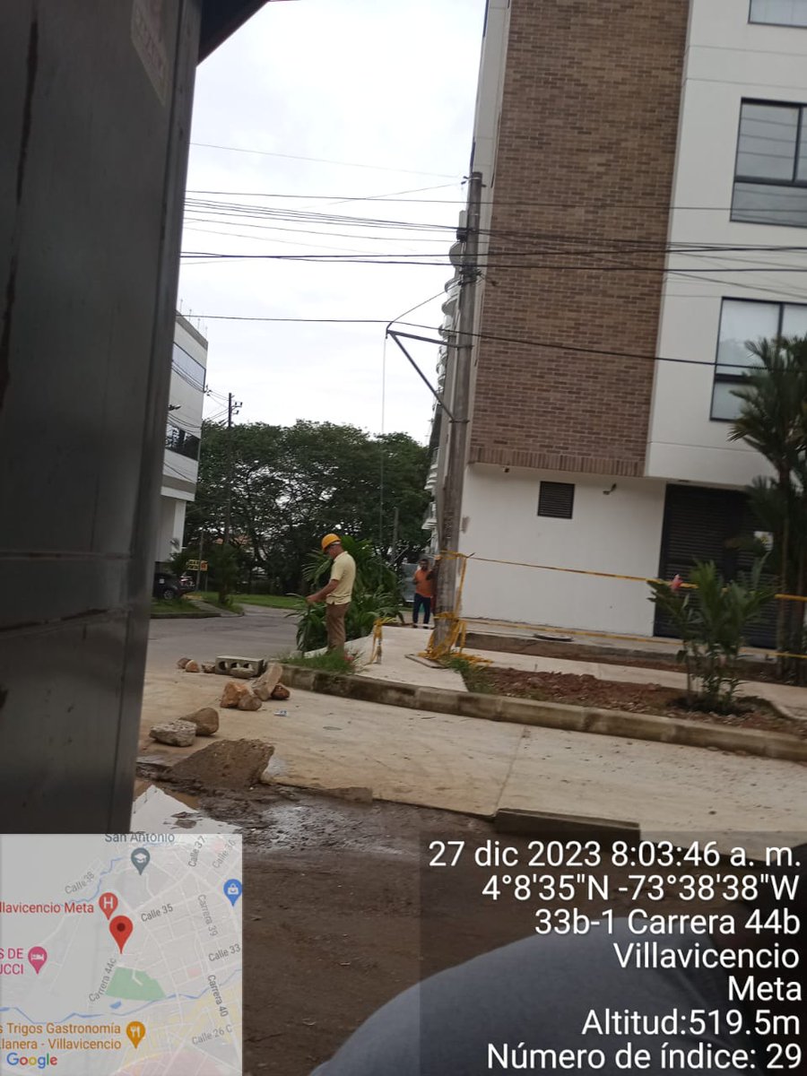 GERMANG1982's tweet photo. @villavomovilida @villavoalcaldia  como fue que el edificio BUCARE ubicado frente a Colsanitas a puesto una señal de tránsito de prohibido parquear en su zona, señal que no cumple las normas y sin los permisos correspondientes, nadie dice nada? #ciudaddenadie @harmanfelipe https://t.co/uptkkeo2jJ