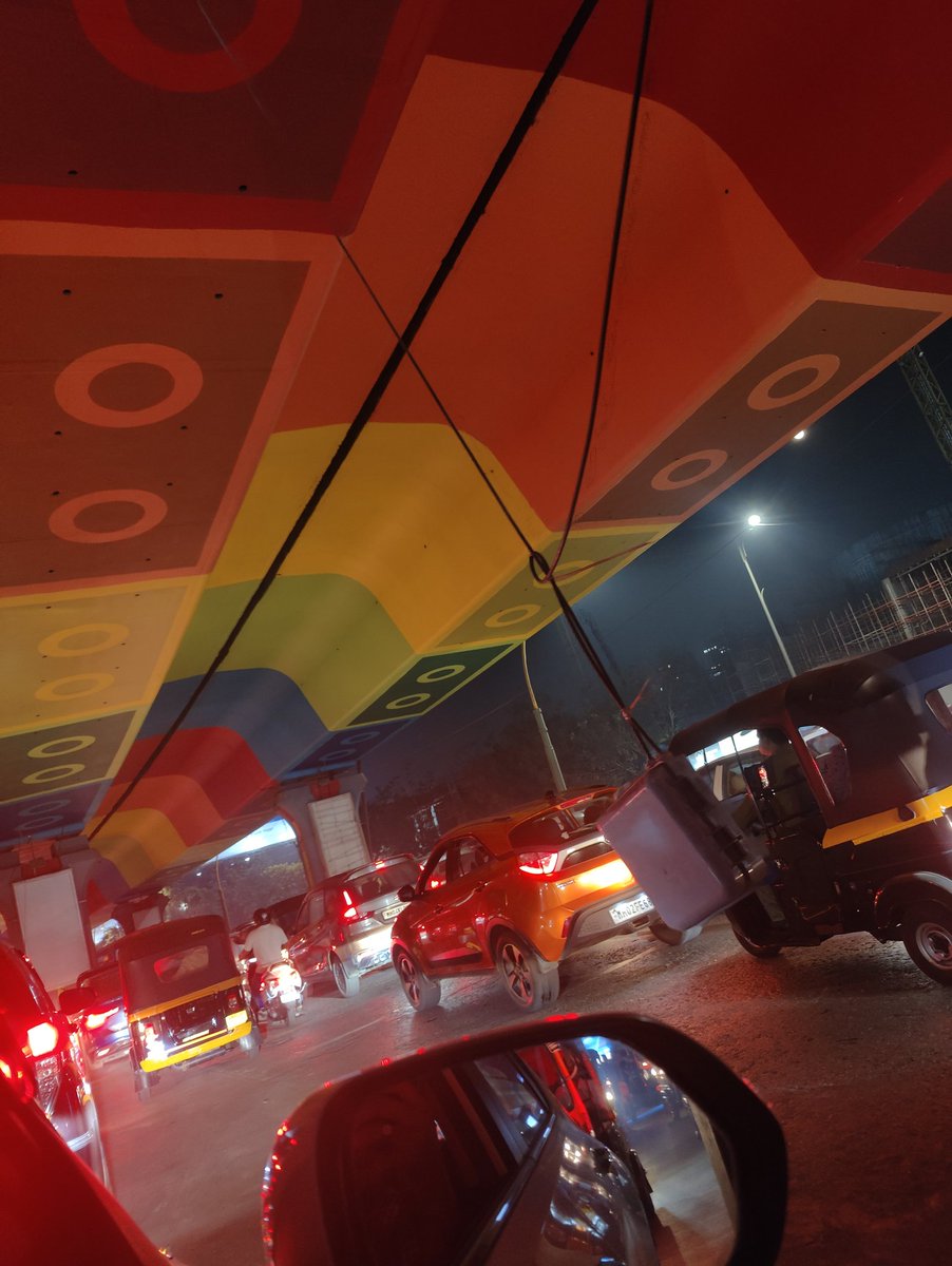 dipeshan88's tweet photo. @TMCaTweetAway please have a look near kapurbawdi majiwada bridge #Thane #Mumbai https://t.co/EPGg3sXVKH