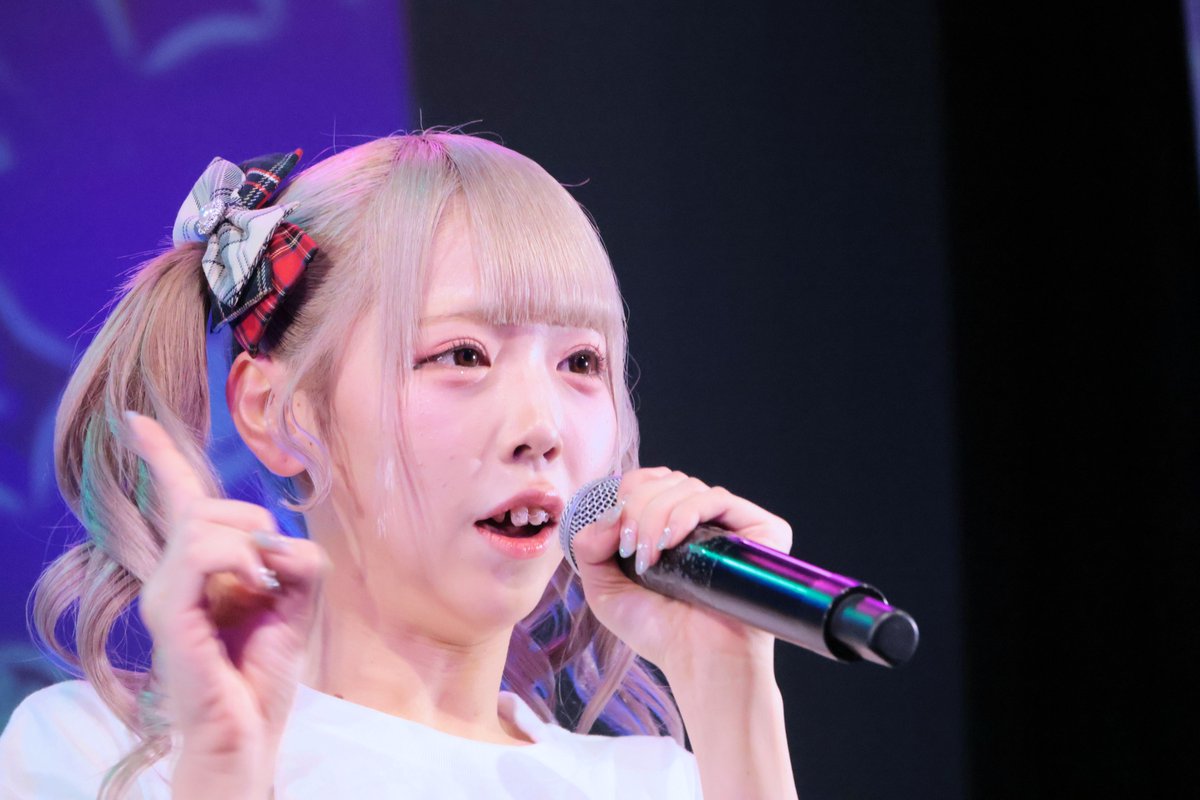 Panchan_7's tweet photo. 12/26あいすなっつワンマンライブより
キラキラツインテールのひなちゃん。スタイル良くてお人形さんみたい😄
#あいすなっつ
#PREFLOP
#海月ひな https://t.co/bLoTp2fmYc