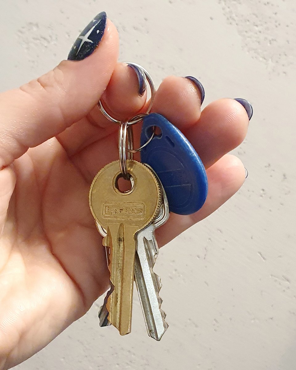 ELDINstudio's tweet photo. This photo can only mean one thing - we have been handed over the keys to another apartment that needs renovation. We start the new transformation in January!
We wish you all a wonderful New Year! https://t.co/WMvNiVPyFg