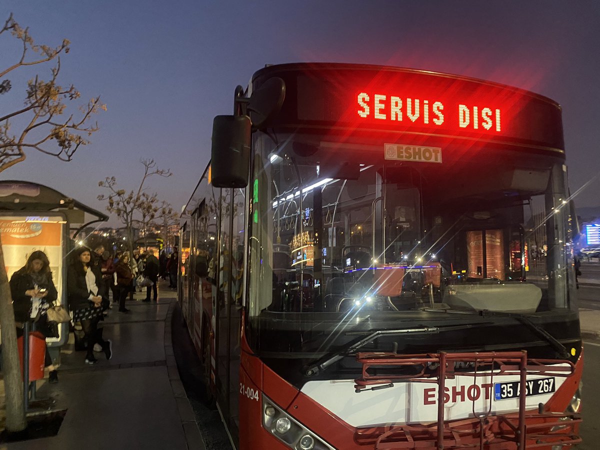 <a href="/tuncsoyer/">Tunç Soyer</a> <a href="/izmirbld/">İzmir Büyükşehir Belediyesi</a> <a href="/eshotgm/">ESHOT Genel Müdürlüğü</a> <a href="/izdenizmir/">İzdeniz A.Ş.</a> İzmir’de ulaşım da bitmez çile!!!!!otobüsler servis dışı, trafikten vapur iskelesine ulaşamayan otobüsler iş çıkışı bitmeyen otobüs kuyrukları….Muhattap yok😞😞Gelecekseninle olamayacak <a href="/izmirbld/">İzmir Büyükşehir Belediyesi</a> <a href="/ekrem_imamoglu/">Ekrem İmamoğlu</a> <a href="/eczozgurozel/">Özgür Özel</a> Çaresizzzzz