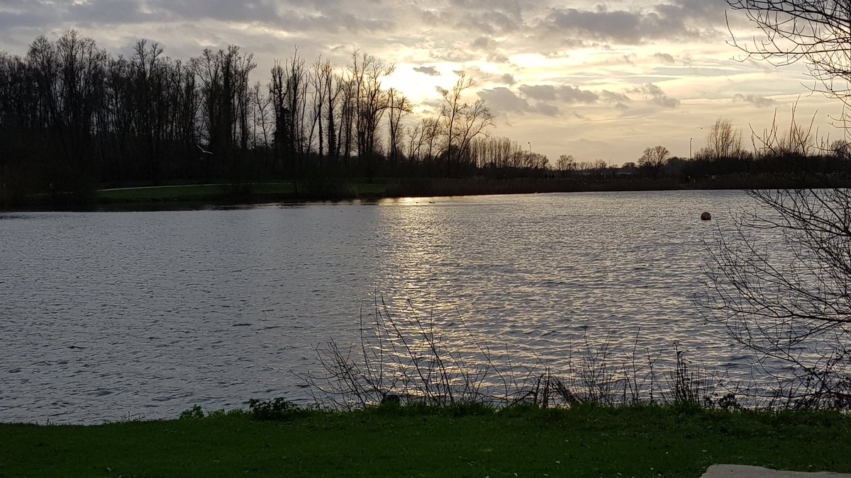 >1 jaar niet kunnen sporten 🏃‍♂️door blessureleed en omstandigheden. Vandaag eindelijk dat lamlendige lijf in gang gekregen. Deed zeer en veel gevloekt maar nu zo blij als een klein kind. Sporten, mss wel het mooiste dat er is en ondertussen wat genieten van de natuur.