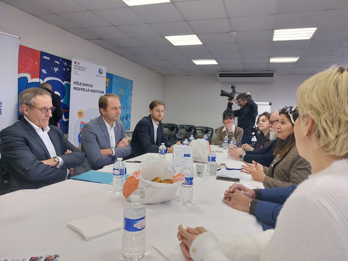 Nmoreau44's tweet photo. Poursuite de la visite de @ThibautGuilluy en Gironde. Échange avec des salariés de #lerelais et des entreprises du 33. 
Insertion par l’Activite Économique, immersion pro,recrutements par simulation…
@Dassault_OnAir @MGEN_officiel @randstad_france 
@poleemploi_NA #francetravail https://t.co/IsDzla5j8G