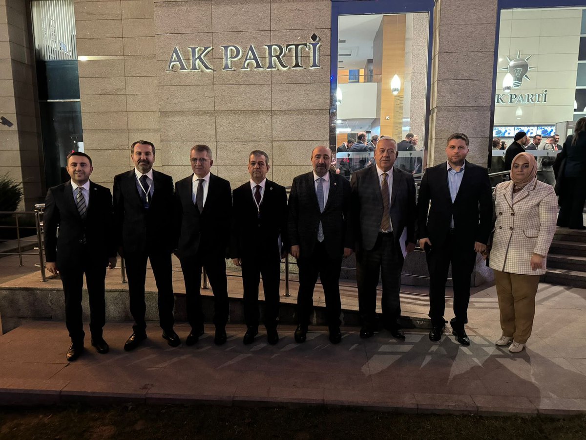 📍AK Parti Genel Merkez

Cumhurbaşkanımız ve Genel başkanımız Sayın Recep Tayyip Erdoğan'ın başkanlığında genel merkezîmizdeki temayül değerlendirme toplantısını gerçekleştirdik. 

Hayırlı ve uğurlu olsun.