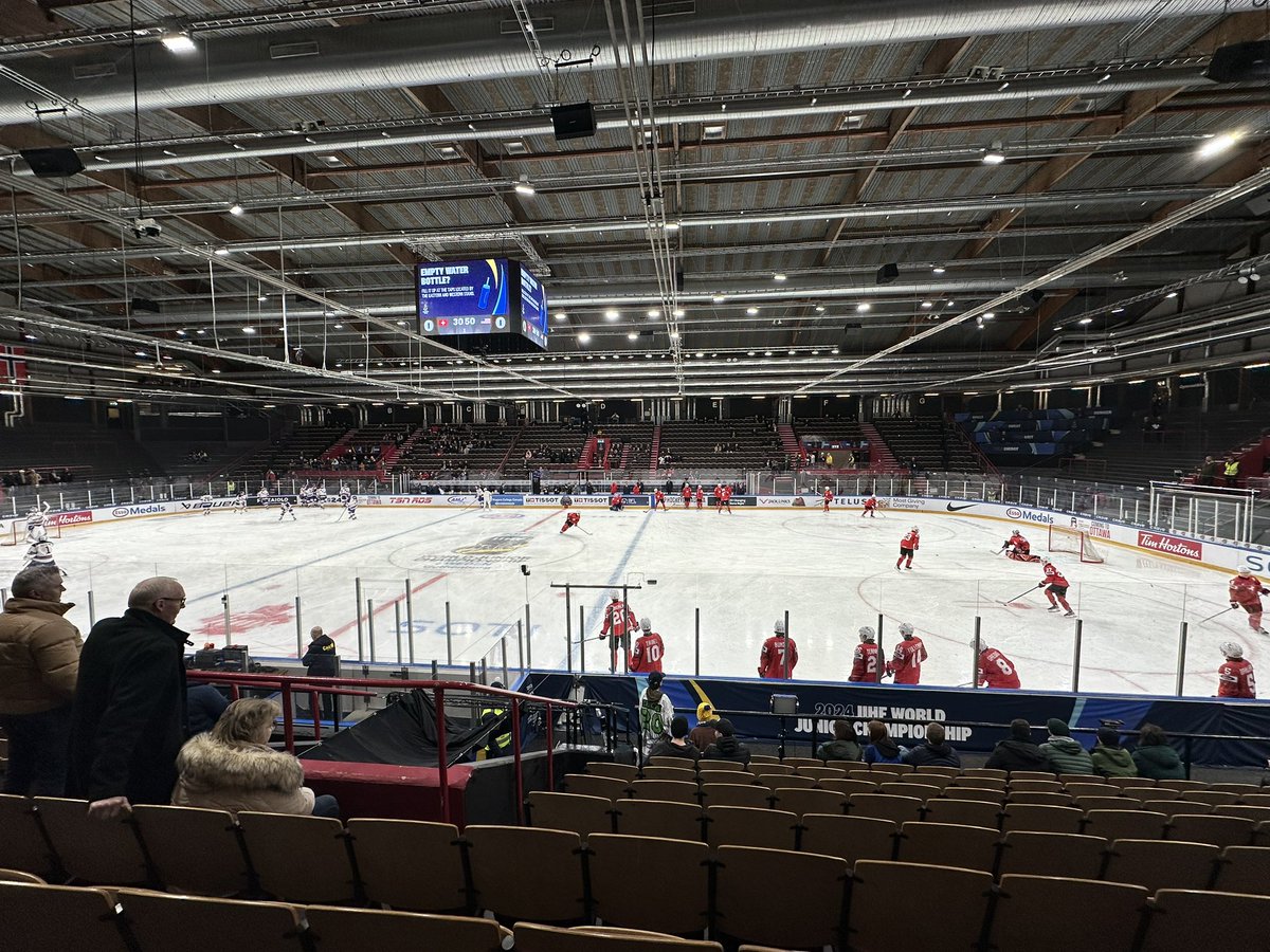 NucksNBirds's tweet photo. A little off center tonight for #USAvSUI #WorldJuniors #Gothenburg #Göteborg #Sweden #WinterVacation https://t.co/sYZYowJVLi