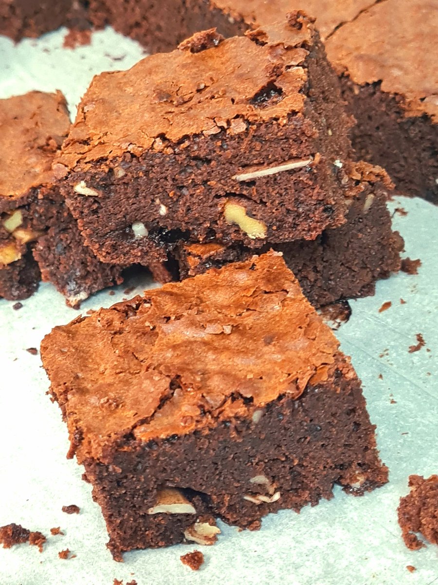 bad_miri's tweet image. התרפיה שלי... 😍
חמישי ערב, בראוניז וקציצות ירק🥔🧄🥕🧅🍃🍃
#Foodie 
#inmyKitchen