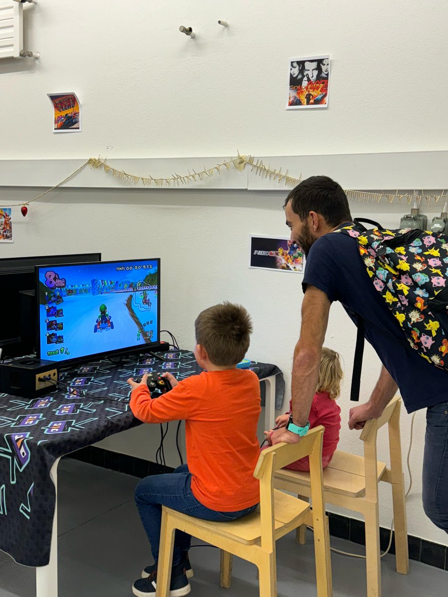 KbirdOfficiel's tweet photo. Flashback de l'événement "Geekmas" ! 🎅
📍 Innovation Lab Fribourg
⏰️9 décembre 2023
📸 Ben - Nan - Dan
#Kbird #geekmas #retrogaming #mariokart #marchédenoël #fribourg #zenmarket https://t.co/FSpmeZDLjl