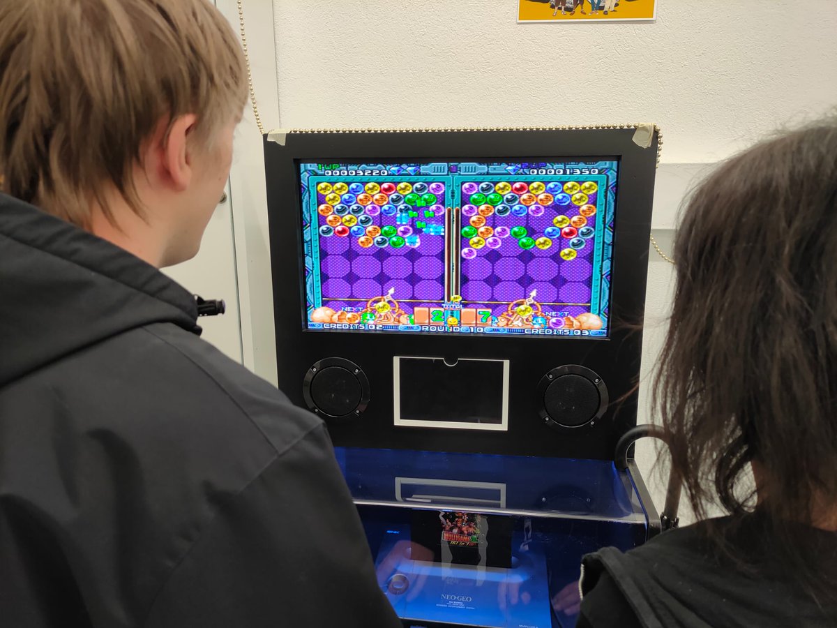 KbirdOfficiel's tweet photo. Flashback de l'événement "Geekmas" ! 🎅
📍 Innovation Lab Fribourg
⏰️9 décembre 2023
📸 Ben - Nan - Dan
#Kbird #geekmas #retrogaming #mariokart #marchédenoël #fribourg #zenmarket https://t.co/FSpmeZDLjl