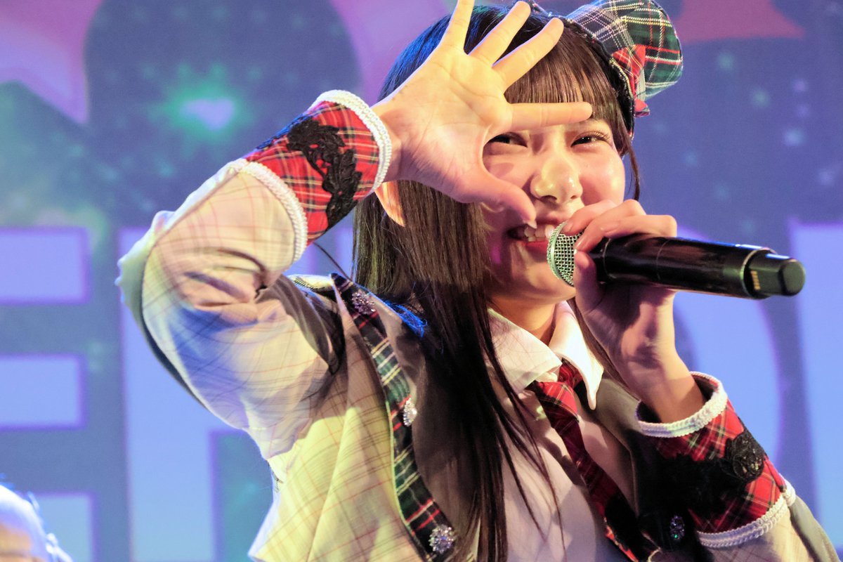 Panchan_7's tweet photo. 12/26あいすなっつワンマンライブより
ニコニコ笑顔なこころちゃん。時間いっぱいまで特典会して、朝学校へ行くときにおはようしてくれるこころちゃんに元気をもらっています😄
#あいすなっつ
#PREFLOP
#芹沢心色 https://t.co/KenTyMjBOV