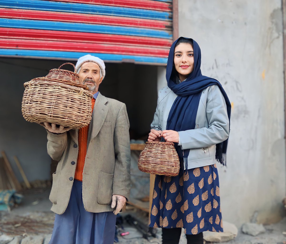 Neehum_MZK's tweet photo. A master artisan from Bubar Valley, Ghizer, has been crafting stunning handmade treasures for over 30 years. These pieces aren't just items – they're a vibrant celebration of the culture and traditions that make this region so captivating.
#GBCULTURE
#ghizervalley
#tradination https://t.co/wxequnOdi4