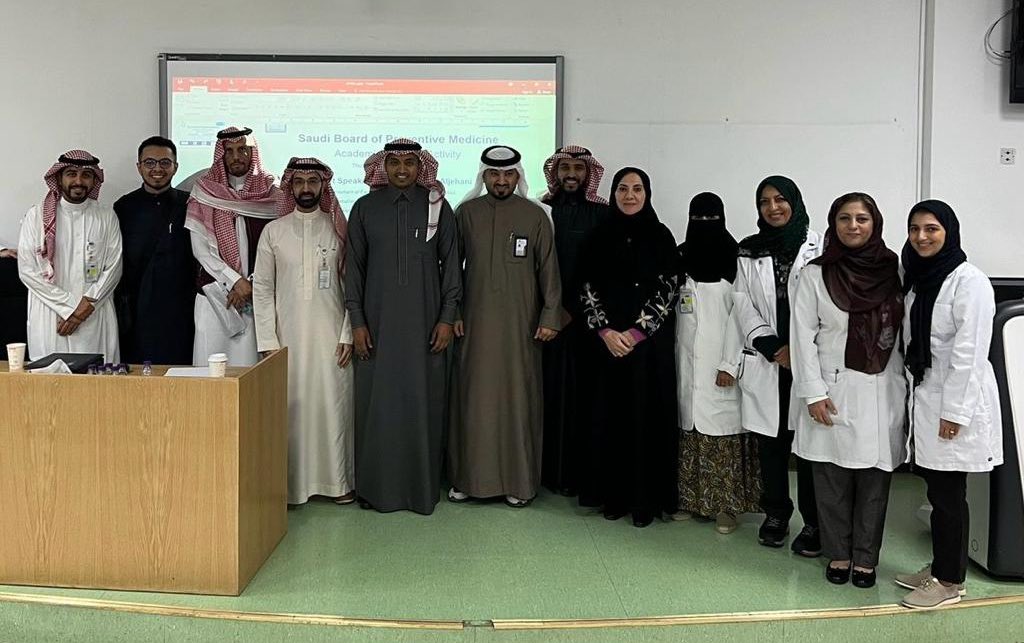 SBPM_Riyadh's tweet photo. تشرفنا اليوم بزيارة سعادة الدكتور ناصر الجهني، المدير التنفيذي المكلّف للتمكين والإشراف
والمتحدث الرسمي لمجلس الضمان الصحي، والذي قام مشكورًا بإثراء يومنا الأكاديمي حضورا و طرحاً حيث تناول مواضيع مختلفة عن الضمان الصحي ودوره في الرعاية الصحية في ظل تحقيق الرؤية. https://t.co/N621RugyIW