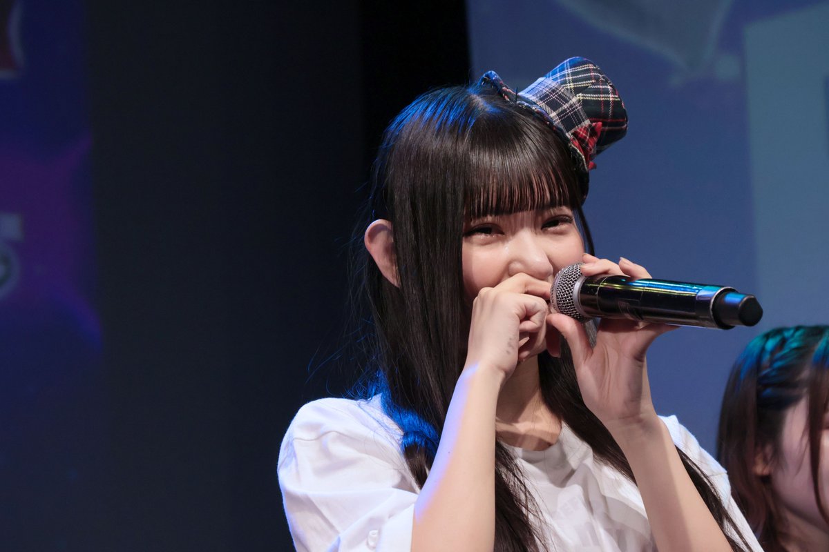 Panchan_7's tweet photo. 12/26あいすなっつワンマンライブより
ニコニコ笑顔なこころちゃん。時間いっぱいまで特典会して、朝学校へ行くときにおはようしてくれるこころちゃんに元気をもらっています😄
#あいすなっつ
#PREFLOP
#芹沢心色 https://t.co/KenTyMjBOV