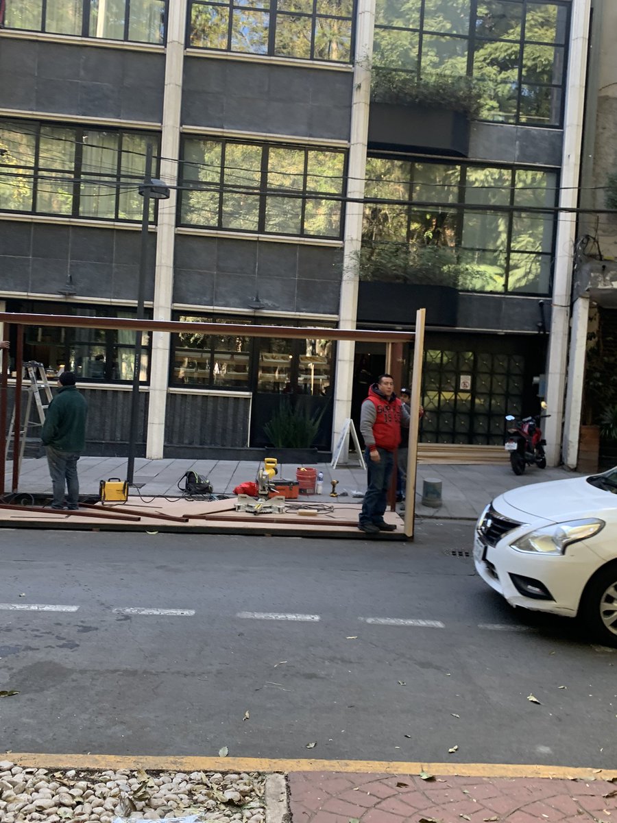 LaVozHipodromo's tweet photo. Apelamos a autoridad del .@GobCDMX .@DuniaLudlow este lugar Av. Mexico 121, Col. Hipódromo de Cuauhtémoc no cumple con reglas p/instalar pérgola en el arroyo vial. Solicitamos intervención y retiro. No a la #corrupcion #impunidad #respetoavecinos #noabusos es zona habitacional. https://t.co/VTNMdgz7pP