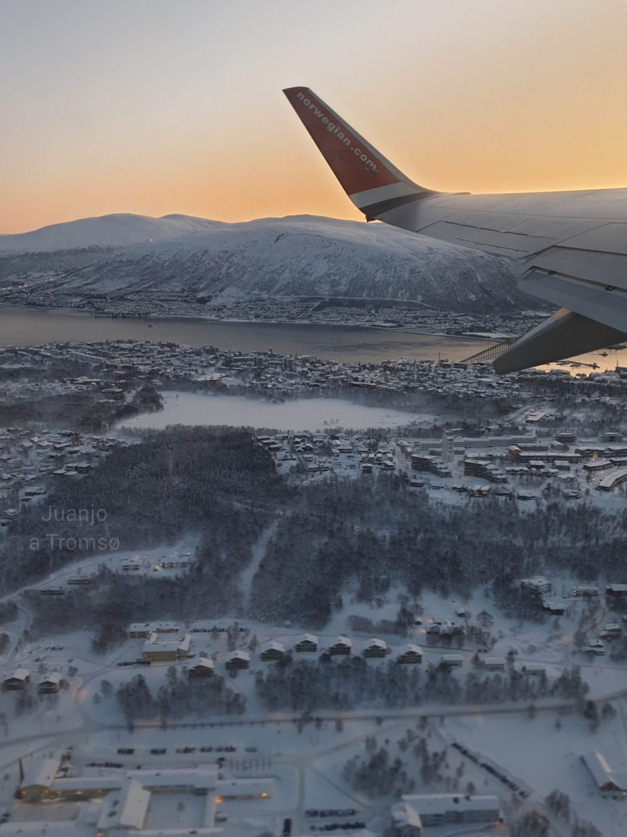 He estat parlant amb l'Ajuntament de Tromsø i amb una representant del Govern de Noruega. 

Si aquesta publicació arriba a 5000 retwits negociaran, ja d'una bona vegada, el vol directe de Tromsø a Barcelona, i mirarien la possibilitat de connectar amb Girona‼️‼️‼️