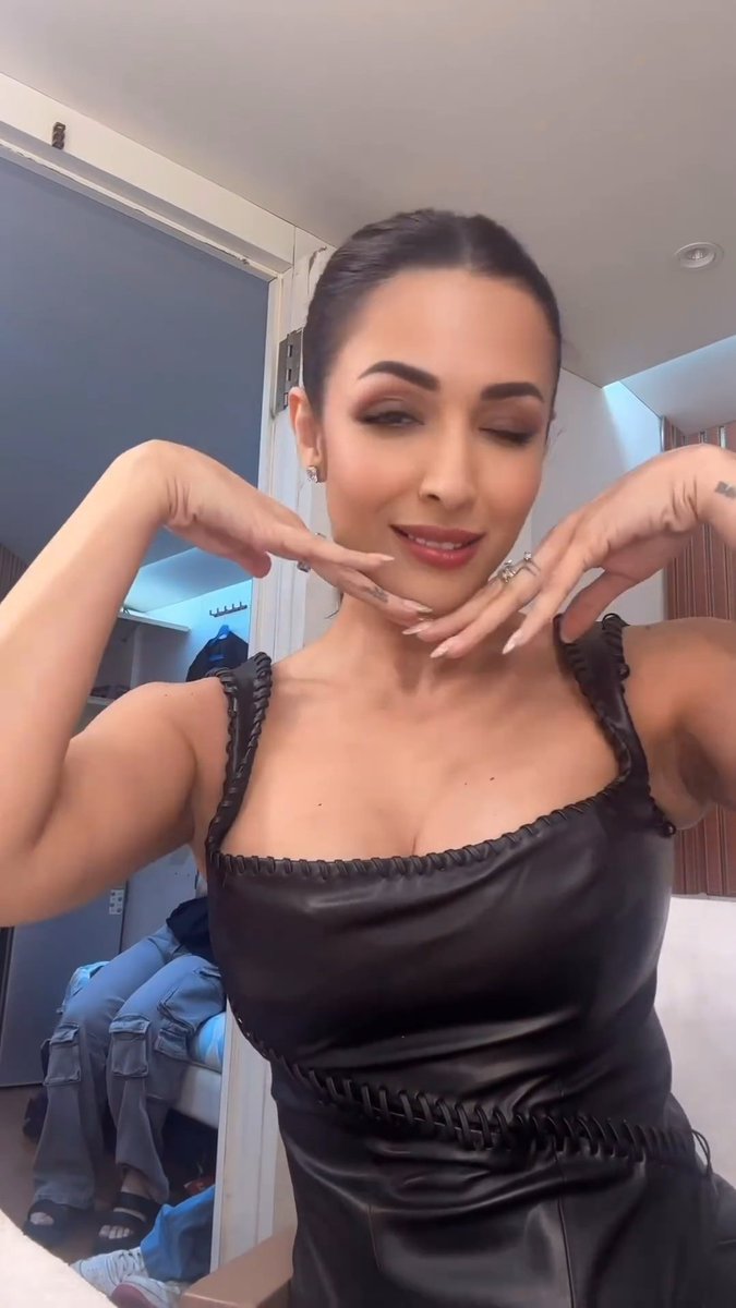 MarcSpector2512's tweet photo. Malaika Mommy 🤤🖤

#MalaikaArora #Hot #Malaika #Actress #Sexy #Malaikaactress #Sexymilf #Armpit #Hottits  #Actressworld #hotmilf #Armpitlover #Bollywood #Bollywoodactress #Actresslover #Hotmalaika https://t.co/N1htvguFMX
