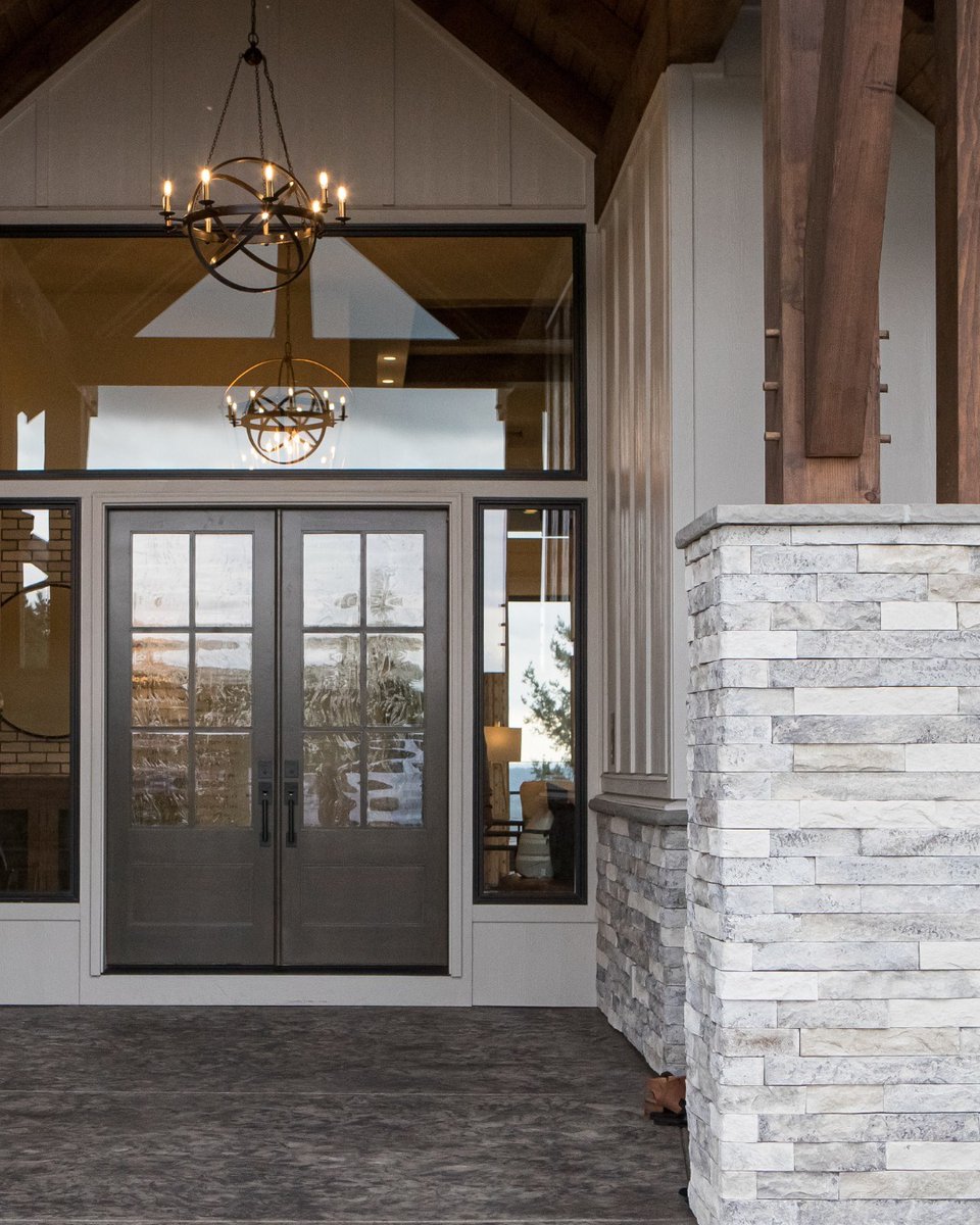 eldoradostone's tweet photo. Looking for a way to enhance #CurbAppeal without overpowering other design elements? Pique visual interest with the subtle texture of a modern stone pairing 🏠
-
Pictured: WhiteCap | LedgeCut33
📸: Cascade West Development Inc https://t.co/vMFKqwoUju