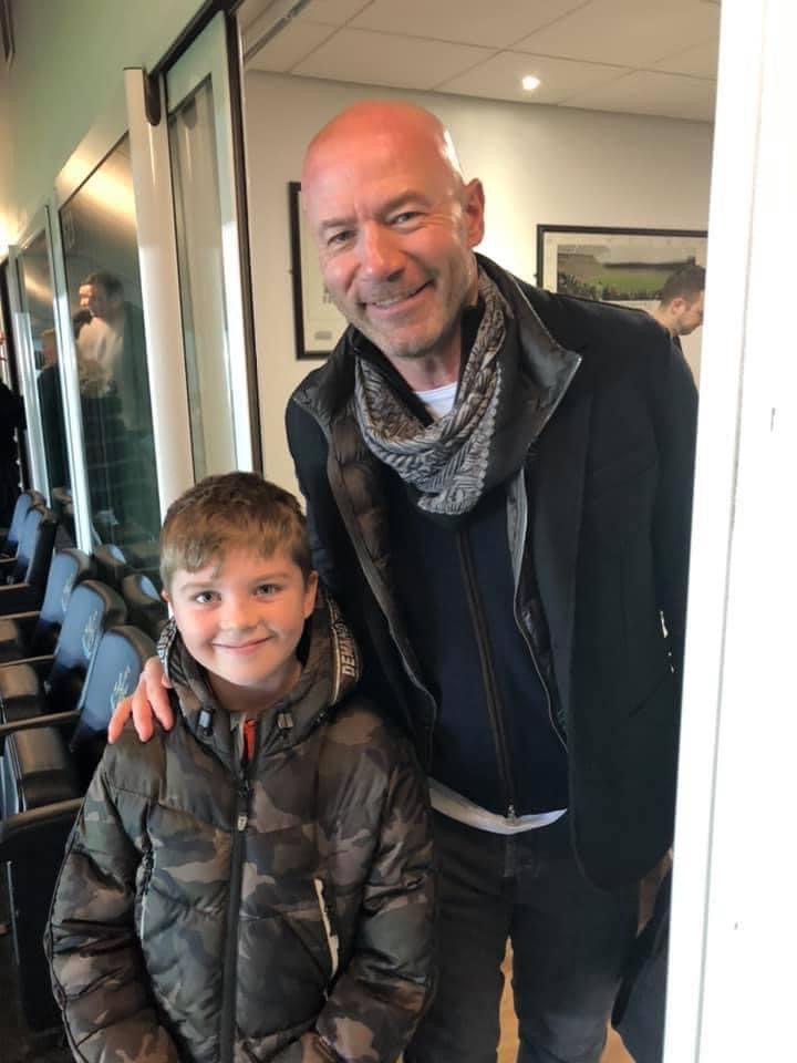 From 4 years ago Top Geordie striker poses for a photo with Alan Shearer @alanshearer #NUFC