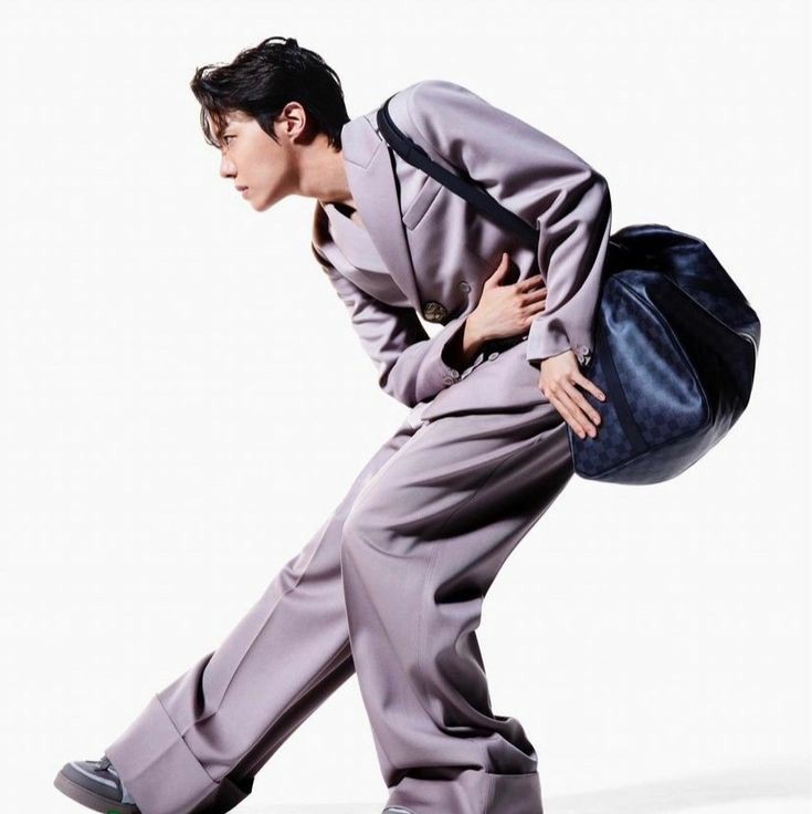 goonhopefully's tweet image. "The 28 Most Memorable Fashion ad Campaigns of 2023"
⭐j-hope for Louis Vuitton 'Keepall'
#jhope #Keepall #LouisVuitton