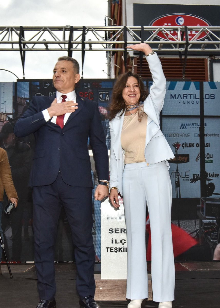 🌹Çalınan her kapı hemen açılsaydı,
Ümidin, sabrın ve isteğin derecesi anlaşılmazdı...
           TÜM ESNAF,DOST ve HALKIMIZA
                HAYIRLI CUMALAR DİLERİM