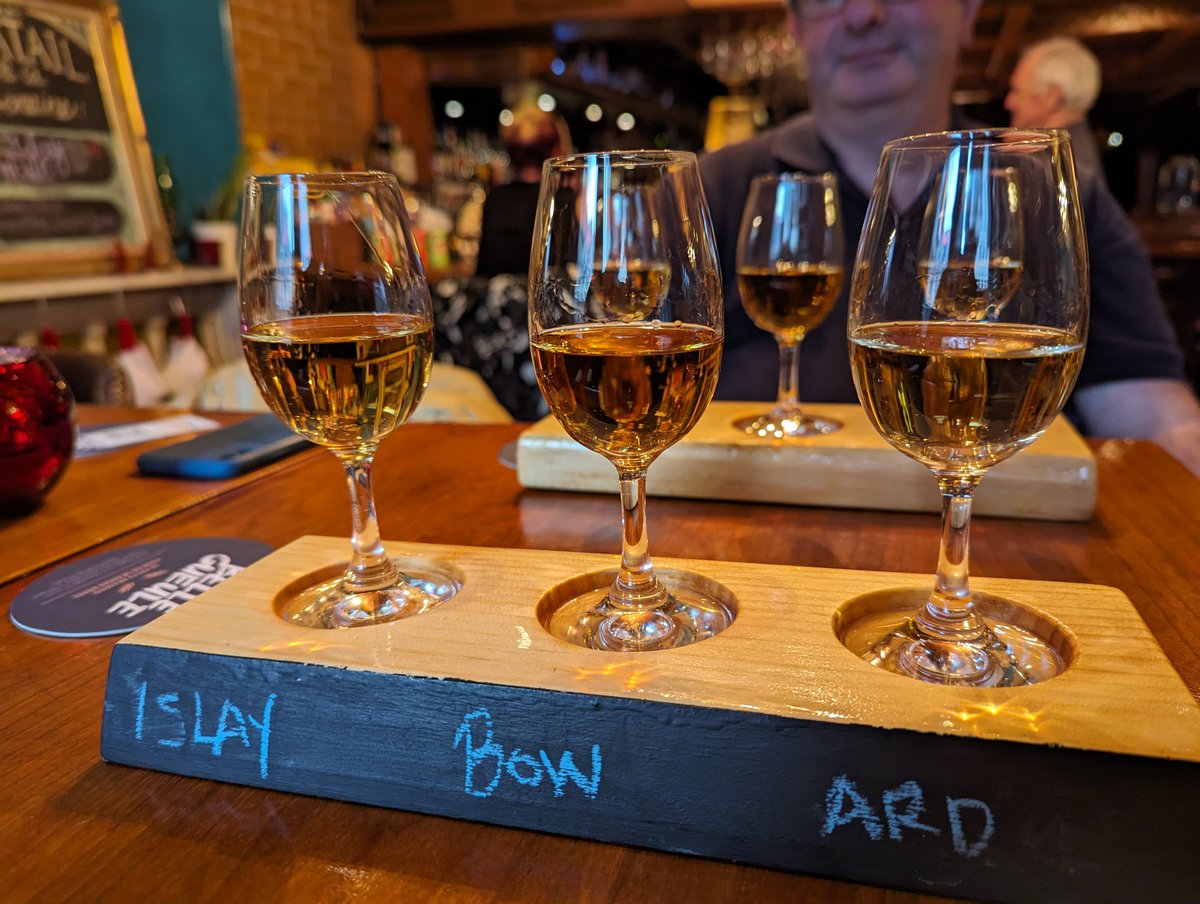 WhiskyCanuck's tweet photo. Had the scotch flight of the month at @NsurMackay. Gotta support a bar with proper-sized pours ;)

#whiskyfabric #whiskeytribe https://t.co/TisRVXBNFZ