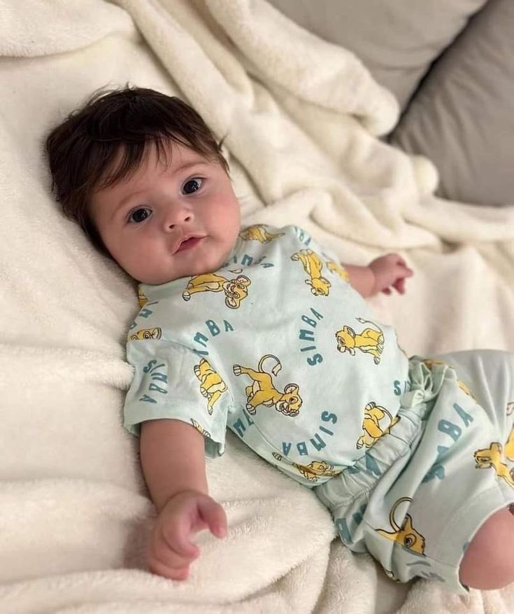 hyabrdgrton's tweet photo. titia ama titia cuida e titia devolve se começar a chorar mt https://t.co/fvT1pFvcrw