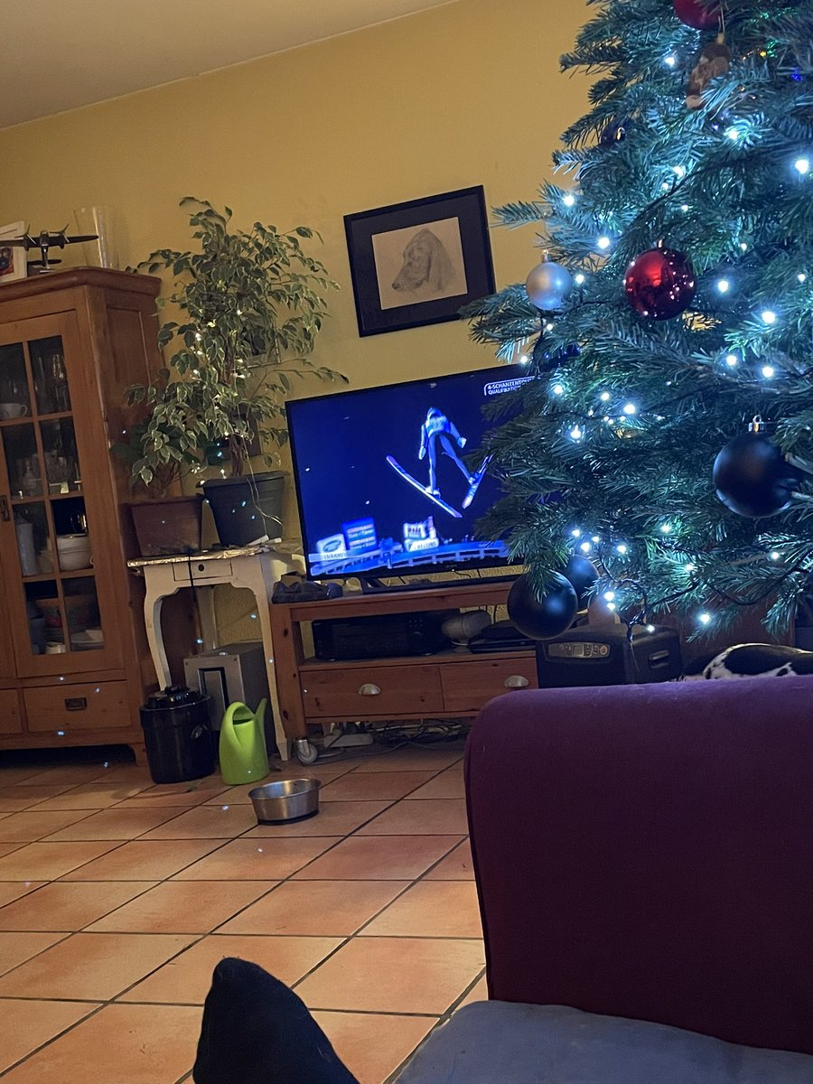 F1russell63's tweet photo. Christmas is over !
Time for #4hills π«Άπ»
#skispringen #skijumping #fraghanni #skispringenbeieurosport https://t.co/ccg4n5CnEH