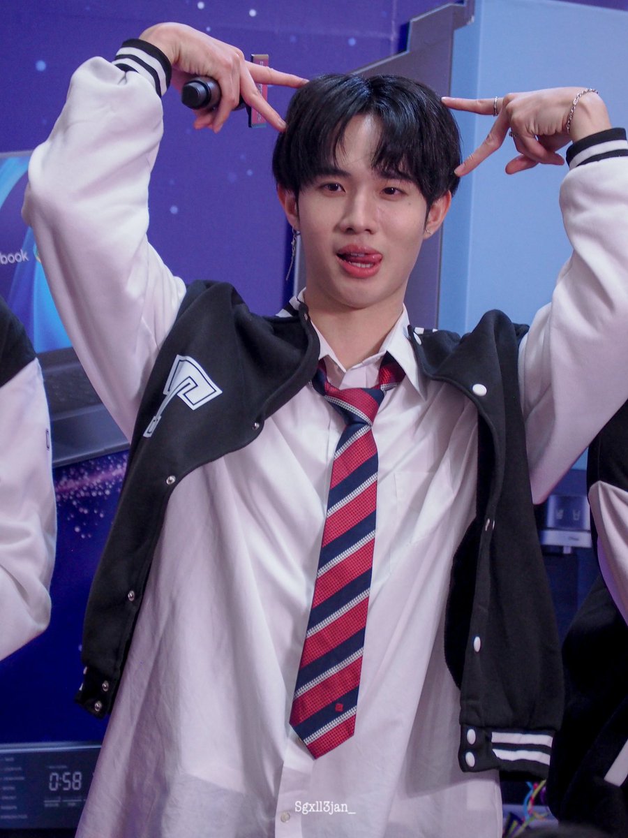 sgxll3jan_'s tweet photo. ทีเร็กซ์ = ไดโนเสาร์ ❌
ทีเร็กซ์ = ไอ้ลูกแมว ✅

#PowerMallElectronica 
#PowerMall #Electronica
#PowerMallxUU
#UUofficial
#teerex_knk // @teerex_knk https://t.co/zjQUiMmlgh