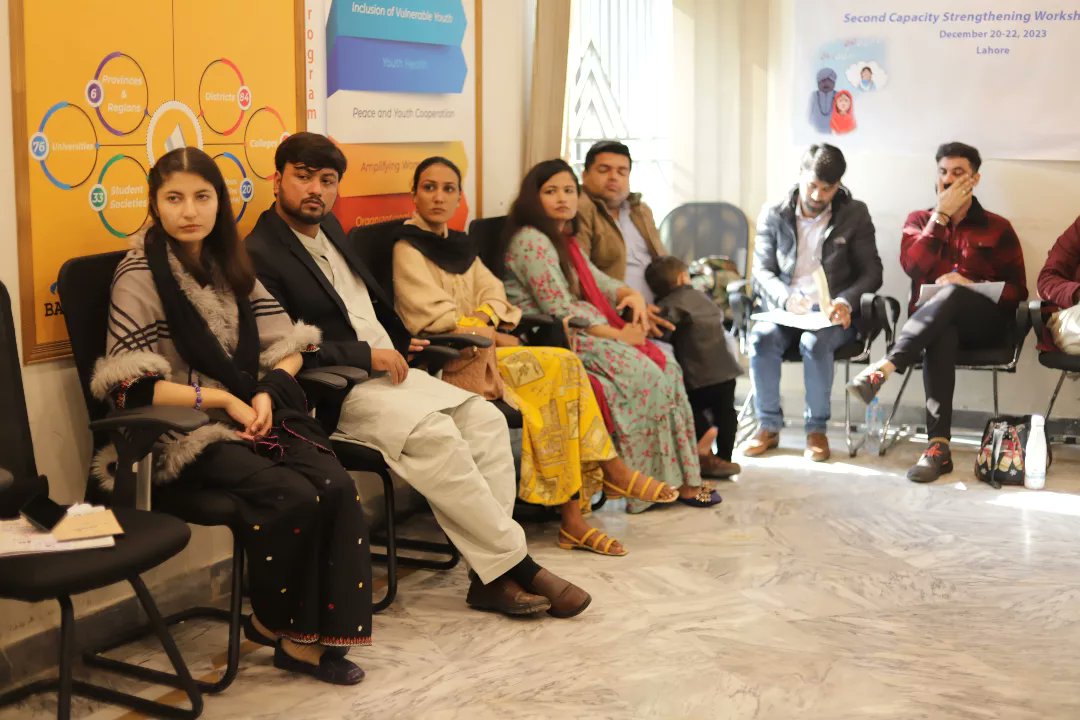 BARGADYouth's tweet photo. Elevating skills and forging connections at Young Omang 2nd Training 🌟🤝

#EmpowerTheYouth #TrainingMoments #youth #YouthEmpowerment #empowerment #YouthWorkshops #youthencouragement #YouthPolicies #YouthDecide #Youthtraining #trainings #ethnicity #diversity #lahore https://t.co/65vFmnmosc