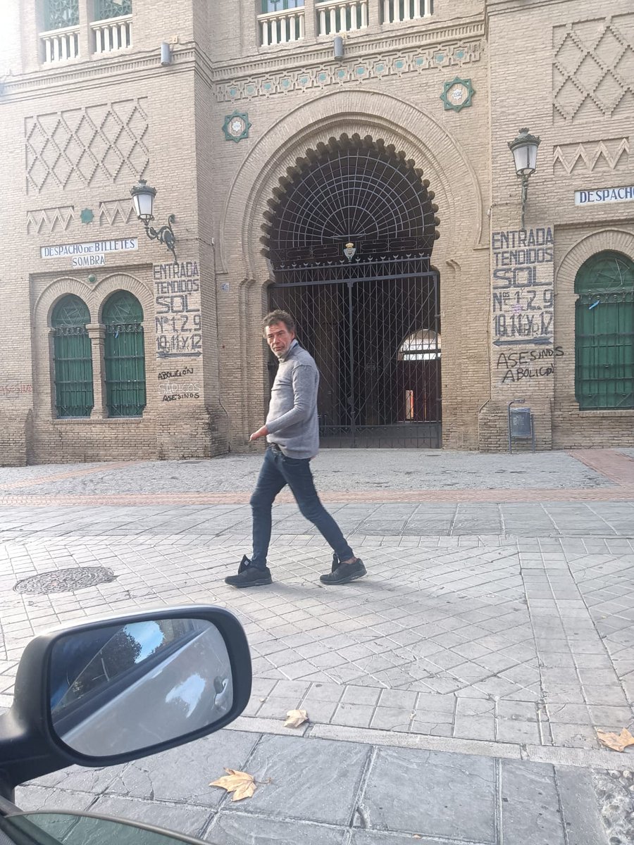 angelamz_'s tweet photo. Otra foto de este hombre para identificarlo mejor, me la han pasado amigos que lo han visto por la zona https://t.co/4ufxAHDxB4