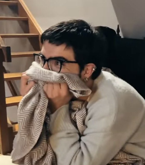 malikitsmylife_'s tweet photo. @MoratBanda solo vivo pensando en lo increíble que sonará esta canción en vivo, cantenla, por favor y gracias https://t.co/61n7x9ecBb