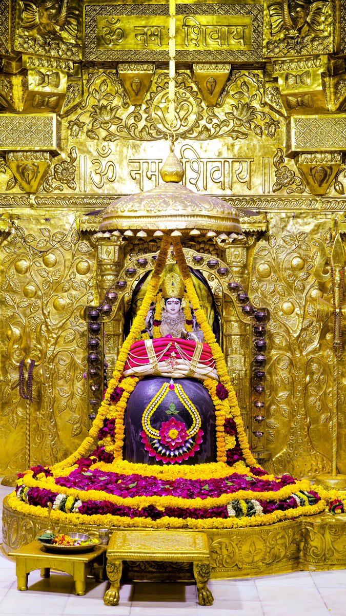 12Jyotirling's tweet photo. श्री सोमनाथ ज्योतिर्लिंग जी के आज के  मंगला शृंगार आरती दिव्य दर्शन 28.12.2023 https://t.co/ejjMTtH7z7