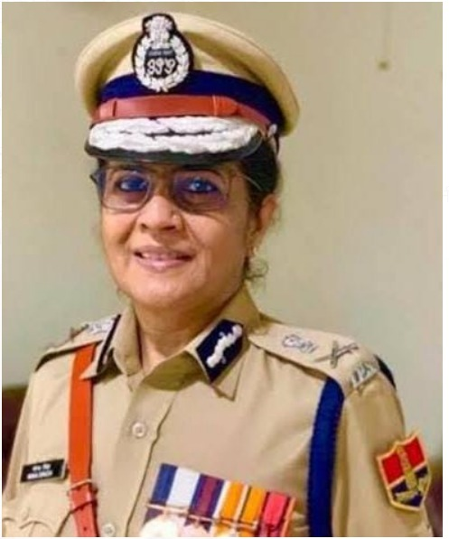 zeerajasthan_'s tweet photo. #Jaipur राजस्थान पुलिस के लिए गर्व का क्षण

CISF की DG बनी आईपीएस नीना सिंह राजस्थान कैडर की वरिष्ठ आईपीएस हैं नीना सिंह, अभी तक नीना सिंह के पास था CISF DG का अतिरिक्त चार्ज, नीना सिंह बनी CISF में DG बनने वाली देश की पहली महिला अधिकारी

@PantVinay #RajasthanWithZee https://t.co/NPFuPjvtvr