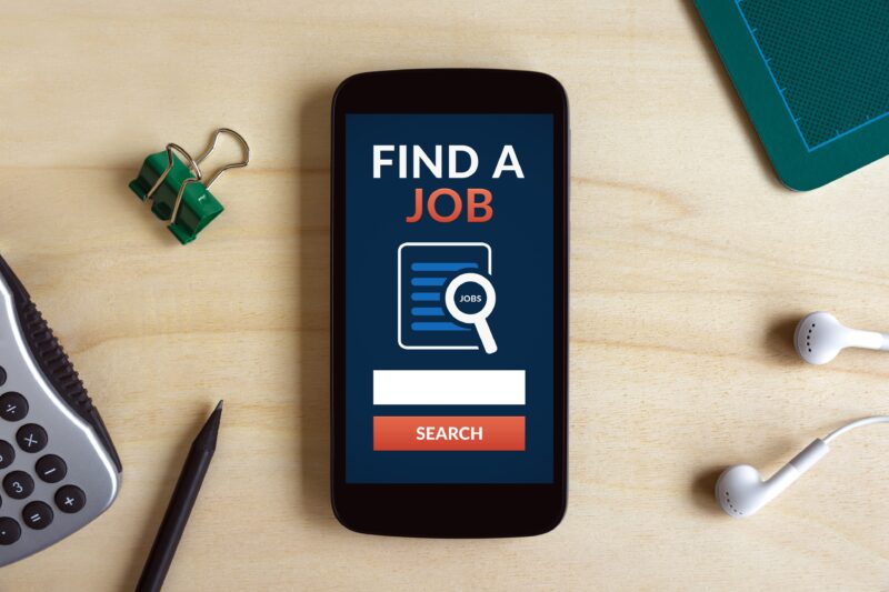 Thinking about switching jobs or career change in the new year? Start fine-tuning your resume and preparing now! Access more than 25 job sites all in one place with the Library's job search help. Plus, research tools and computer tutorials all for free. ✔️ toledolibrary.org/job-search-help