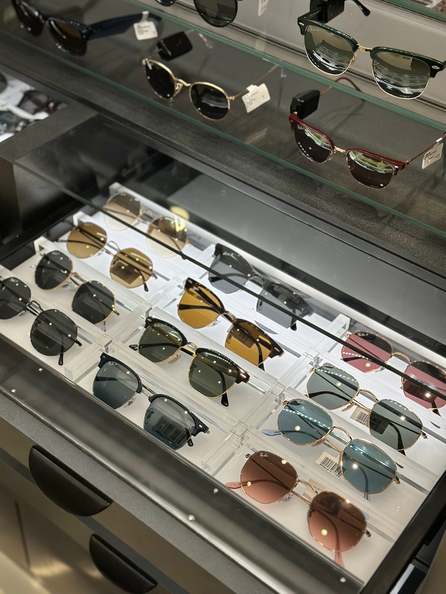 Treat yourself to chic new sunnies from @macys! 🕶️

#theblocla