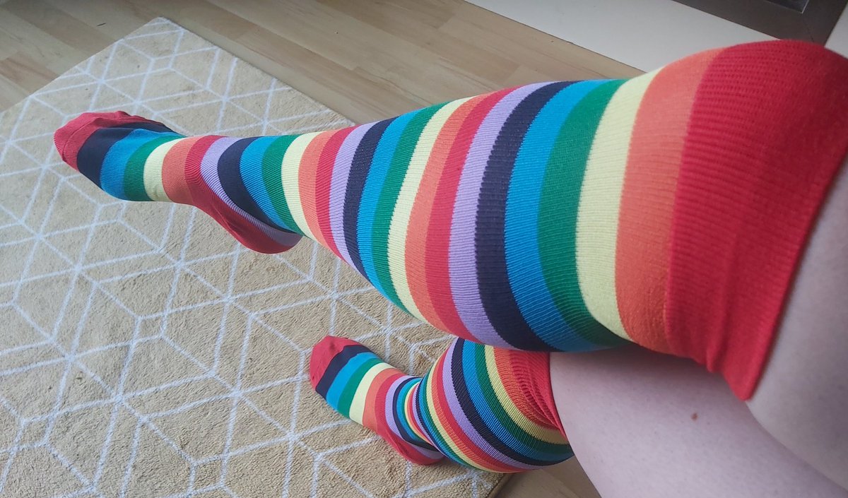 LululiciousFeet's tweet photo. Long socks 🥰
Keeps me tows ao cosy 
🏴󠁧󠁢󠁳󠁣󠁴󠁿
#feetcomunity #smellmyfeet #sendtips #freephone 
https://t.co/ygbtf8lYT4 thank you https://t.co/GAuseteVBI